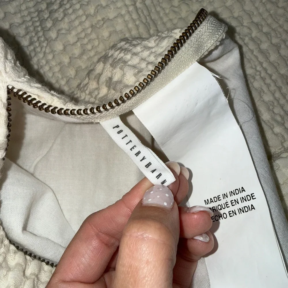 Pottery Barn Euro Sham Set 24x24 Cream Ivory Excellent Matelasse Cotton Textured